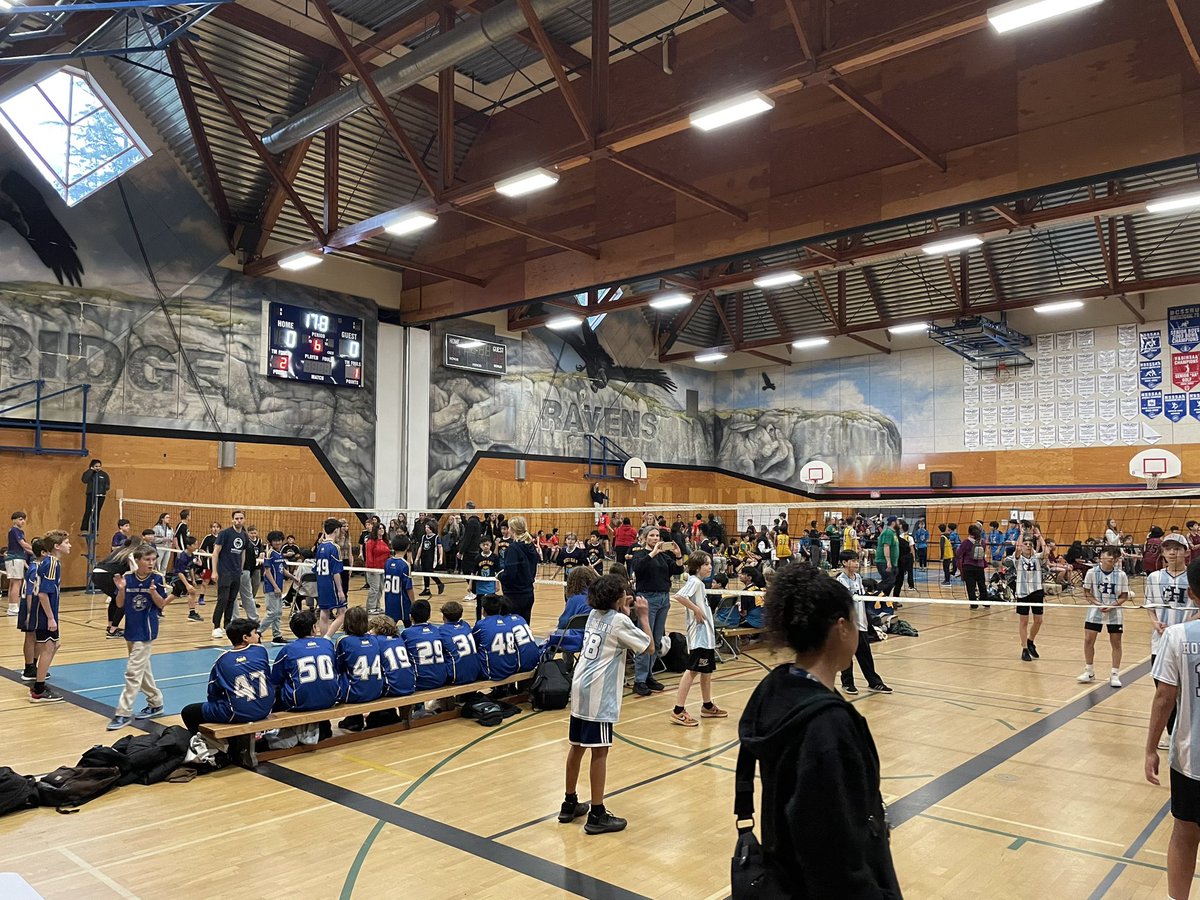 Full Gym and lots of energy @RockridgeSS for the Grade 7 Volleyball jamboree! @WestVanSchools