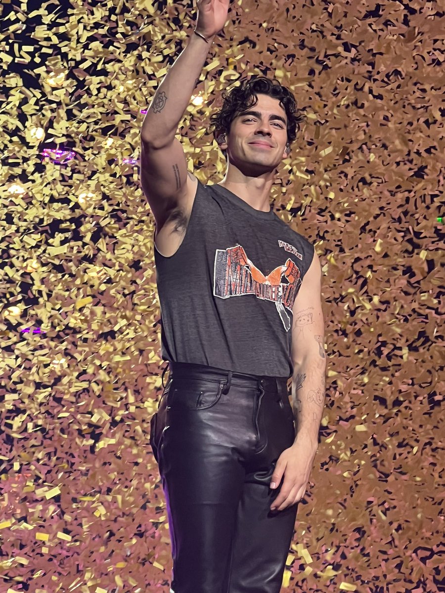 foolishforjonas's tweet image. there is no one i will ever love more.