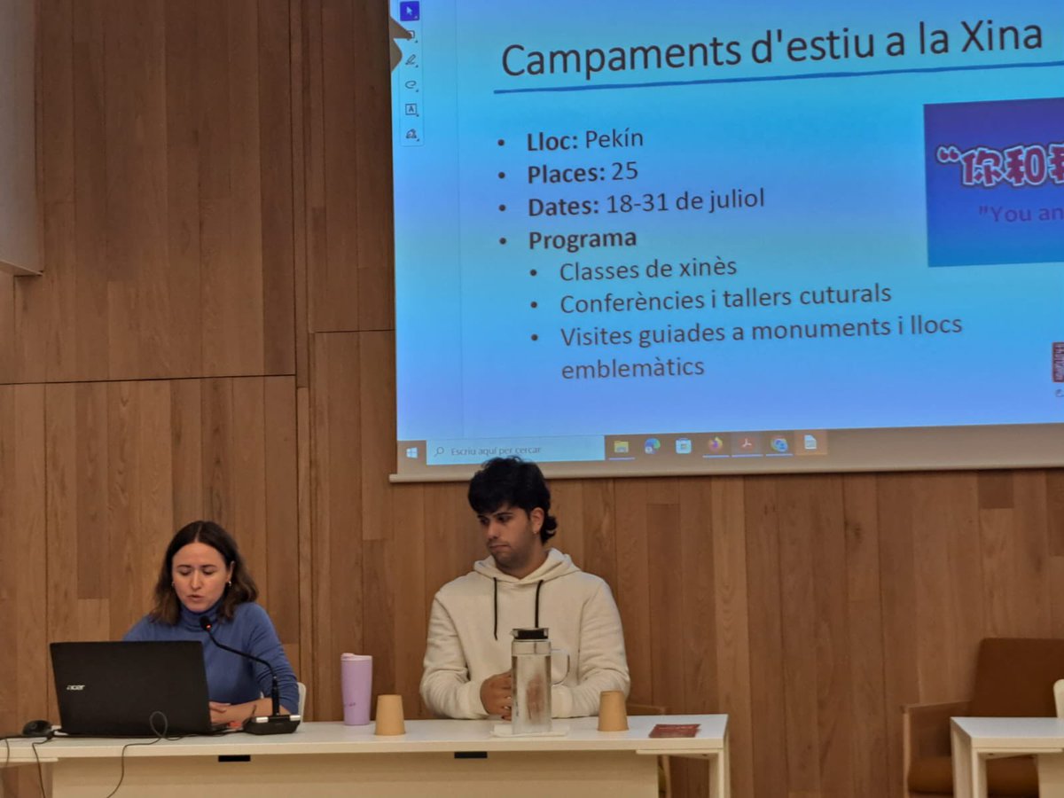 CasaAsia's tweet photo. Esta tarde hemos colaborado en la presentación sobre las oportunidades de #estudios y #becas para #China para futuros estudiantes en @CTransformadors, junto con @joves_barcelona, @ConfuciBCN, @ConsulChinaBcn, projecte #XEIX y la Asociación Cultural Popular China. https://t.co/9tdlKGnQph