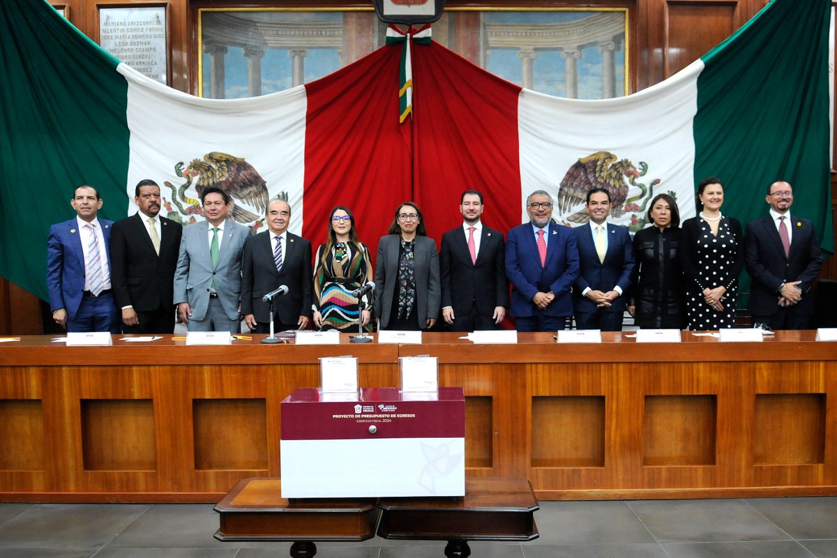 La Gobernadora <a href="/delfinagomeza/">Delfina Gómez A.</a>, envió a la @Legismex el primer Presupuesto de Egresos de su administración y el #PaqueteFiscal2024, bajo los criterios de una política económica prudente, humanista y de vocación social

Más detalles: bit.ly/3un2Xm1