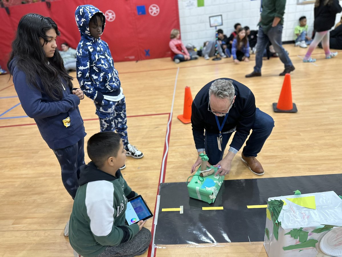 Amanda Richey (@brentwoodstem) on Twitter photo 5th Grade Balloons Over Brentwood - engineers created floats that model different ecosystems <a href="/BrentwoodMESE/">Brentwood Magnet Elementary School of Engineering</a> 5th Grade Balloons Over Brentwood - engineers created floats that model different ecosystems <a href="/BrentwoodMESE/">Brentwood Magnet Elementary School of Engineering</a>