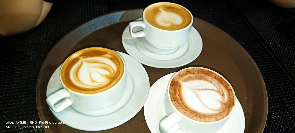 RHDkid's tweet photo. Coffee isn't my cup of tea, but doing this makes me wonder what life is like for people who don't drink it.  

P.s. Hope you like my 3 hearts... 
But can I give you my heart instead? 🥰☕
#rhdkidcaptures #rookiebartender  #residentbartender https://t.co/Gb78GfjZkR