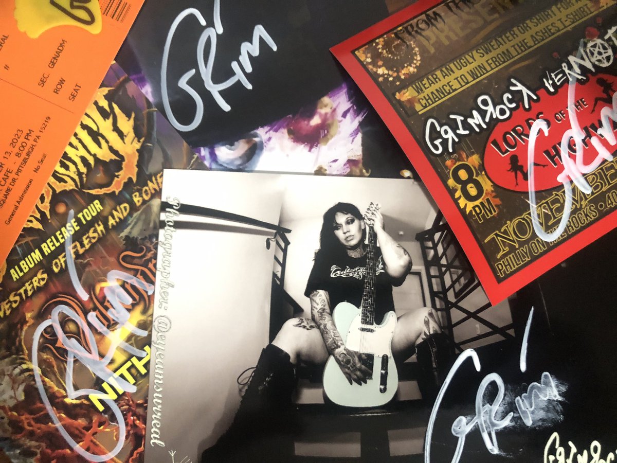 grimrockandroll's tweet photo. Going to be a busy night tonight! I have #modelmail heading out all over the US! Random packs of Grim memorabilia and everything included the upcoming album cover promo that stars @TattooBabii23 !
#grimsmodels #tattoobabii23 #promo #items #whiletheylast https://t.co/uepFioifkn