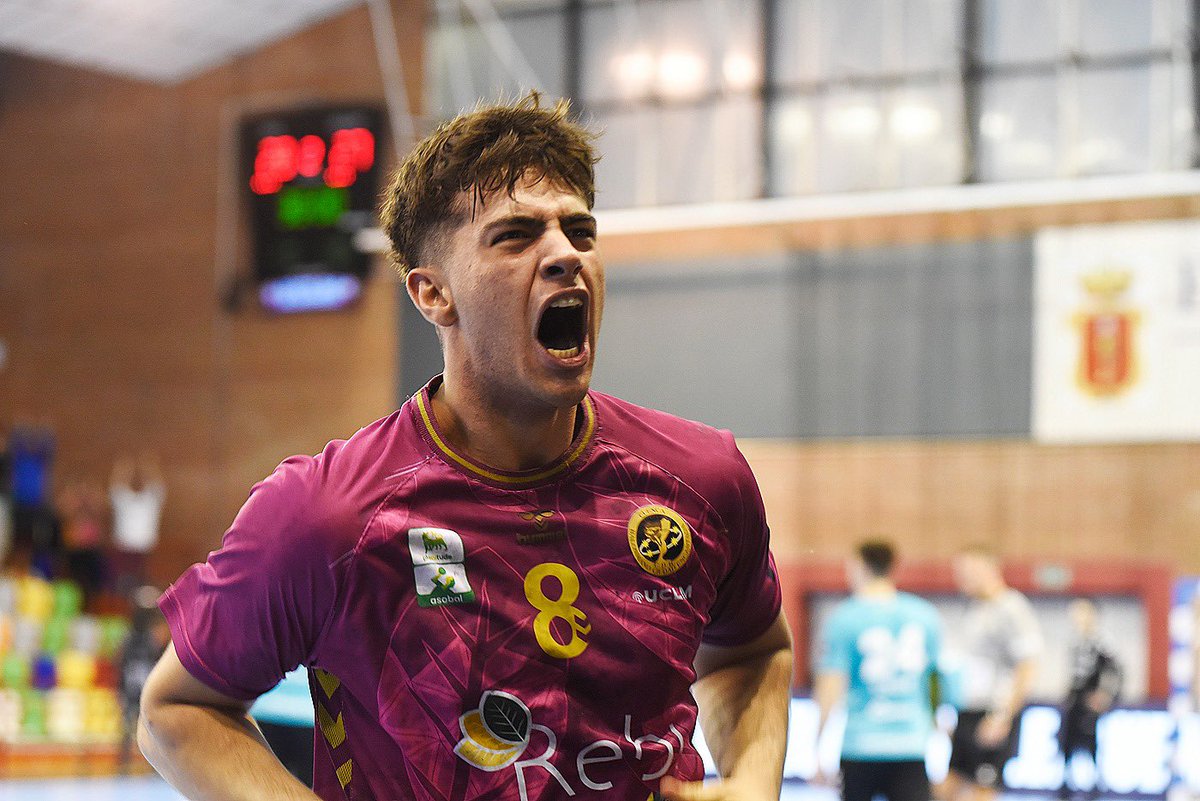 Grítalo Martín Noeda @Alvarobm_7, el <a href="/BMCdadEncantada/">REBI Balonmano Cuenca 🌪️</a> consigue la primera victoria en <a href="/ehfel_official/">EHF European League</a> de la temporada. 📷: <a href="/ADelValle98/">Alejandro del Valle</a> <a href="/noticiasDcuenca/">Las NoticiasdeCuenca</a>