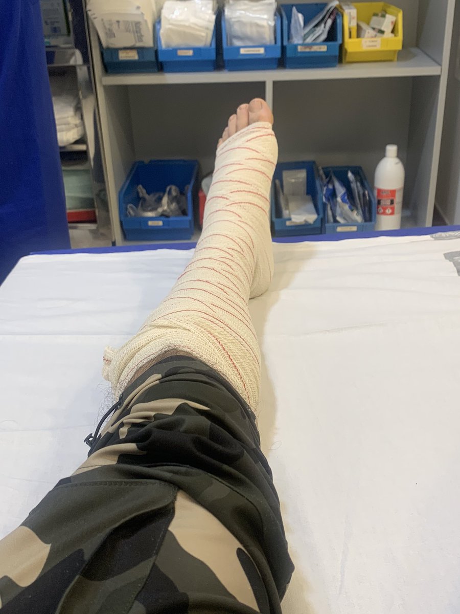 _MarcosGrageraa's tweet photo. Como explico que me he hecho un esguince de ligamento leve durmiendo? https://t.co/qGUtoyJ2kT