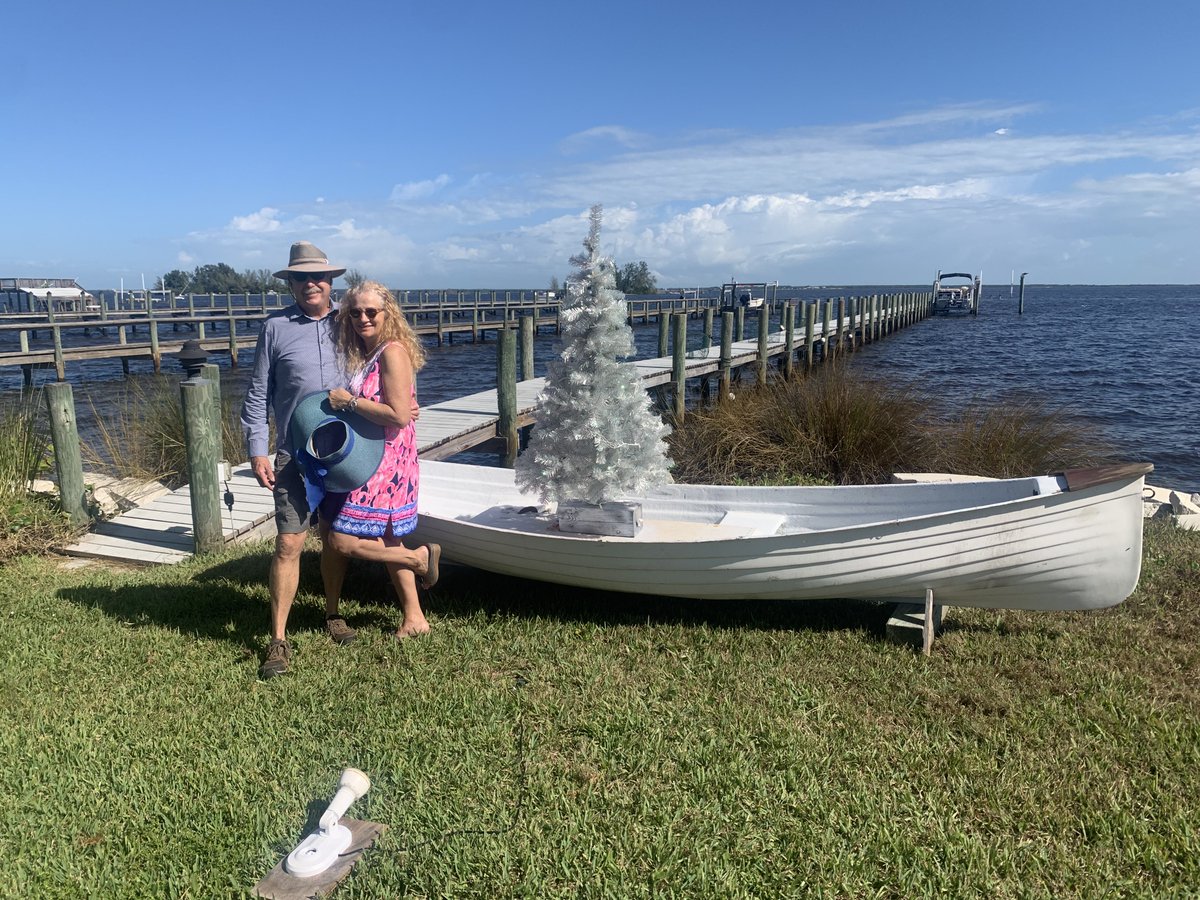 sebastian_daily's tweet image. Each year, the Mars family decorates a Christmas Tree in a small boat on Indian River Drive! They have shared this tradition with us for approximately seven wonderful years. Wishing the Mars family a joyful and Merry Christmas!

#christmastree #indianrivercounty #sebastianfl