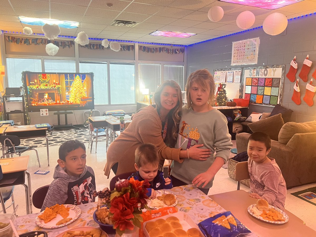 bethany_newcomb's tweet photo. So much to be thankful for! Happy Thanksgiving! 🦃 
@WBESbears https://t.co/F4jyvhx1TT