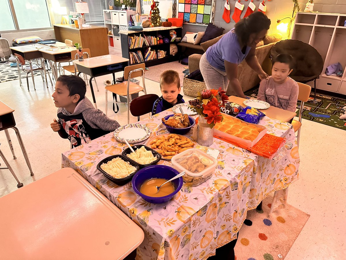 bethany_newcomb's tweet photo. So much to be thankful for! Happy Thanksgiving! 🦃 
@WBESbears https://t.co/F4jyvhx1TT