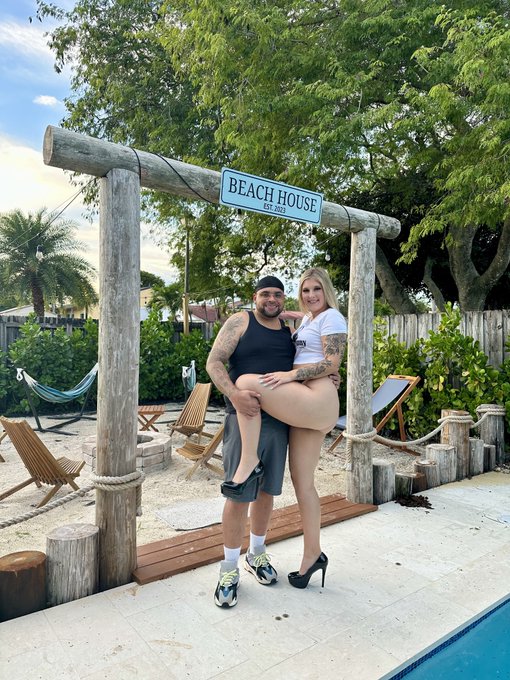 Met The Lovely @HotwifeLexiLove at #Miamiwhammy https://t.co/Cb87asSgLO<a class="tags" target="_blank" title="On Twitter" href="/?out=eyJ0eXAiOiJKV1QiLCJhbGciOiJIUzUxMiJ9.eyJpYXQiOjE3MjI2MTQxNjgsImlzcyI6InR3cG9ybnN0YXJzLmNvbSIsIm5iZiI6MTcyMjYxNDE2OCwiZXhwIjoxNzU0MTUwMTY4LCJyZWRpcmVjdF91cmwiOiJodHRwczovL3R3aXR0ZXIuY29tL0hvdHdpZmVMZXhpTG92ZSJ9.GvLzdCba_ui-gknBF9GUa3eef4C2iyfv0DHO0KR9tO0dYkymHef8XzChcxgqDi9vCPjNihvauM5L0XX_UZWAug">@HotwifeLexiLove</a><a href="/tag/miamiwhammy"class="tags">#Miamiwhammy</a>