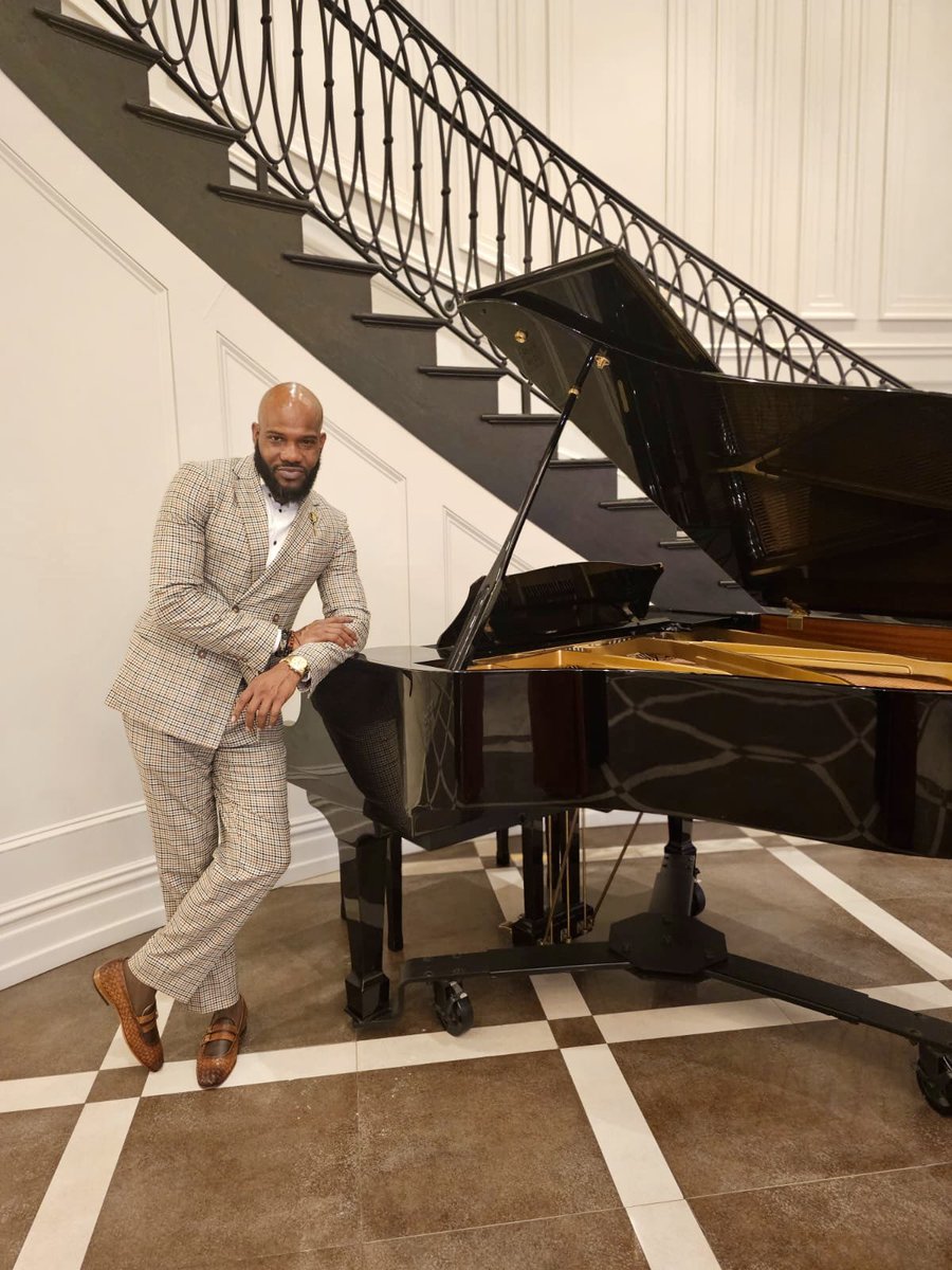 My suit, it should thank me. Make it look good to be this hood Meyer Lansky