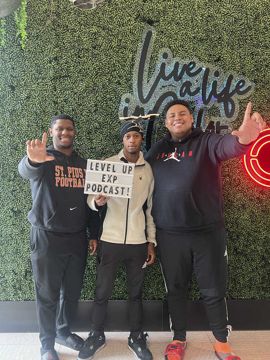 levelupexp_'s tweet photo. Family Ties! 💯 This one is special. Thank you to @lilnick045 for sitting down with us! 🔥
The Level Up Exp Podcast will be out later this week!
Check out some of our other episodes this season:
https://t.co/24KWdv5P9R
#LevelUpExp #Podcast #Playoffs #txhsfb #HTown #Football https://t.co/lyXxNhk6AV