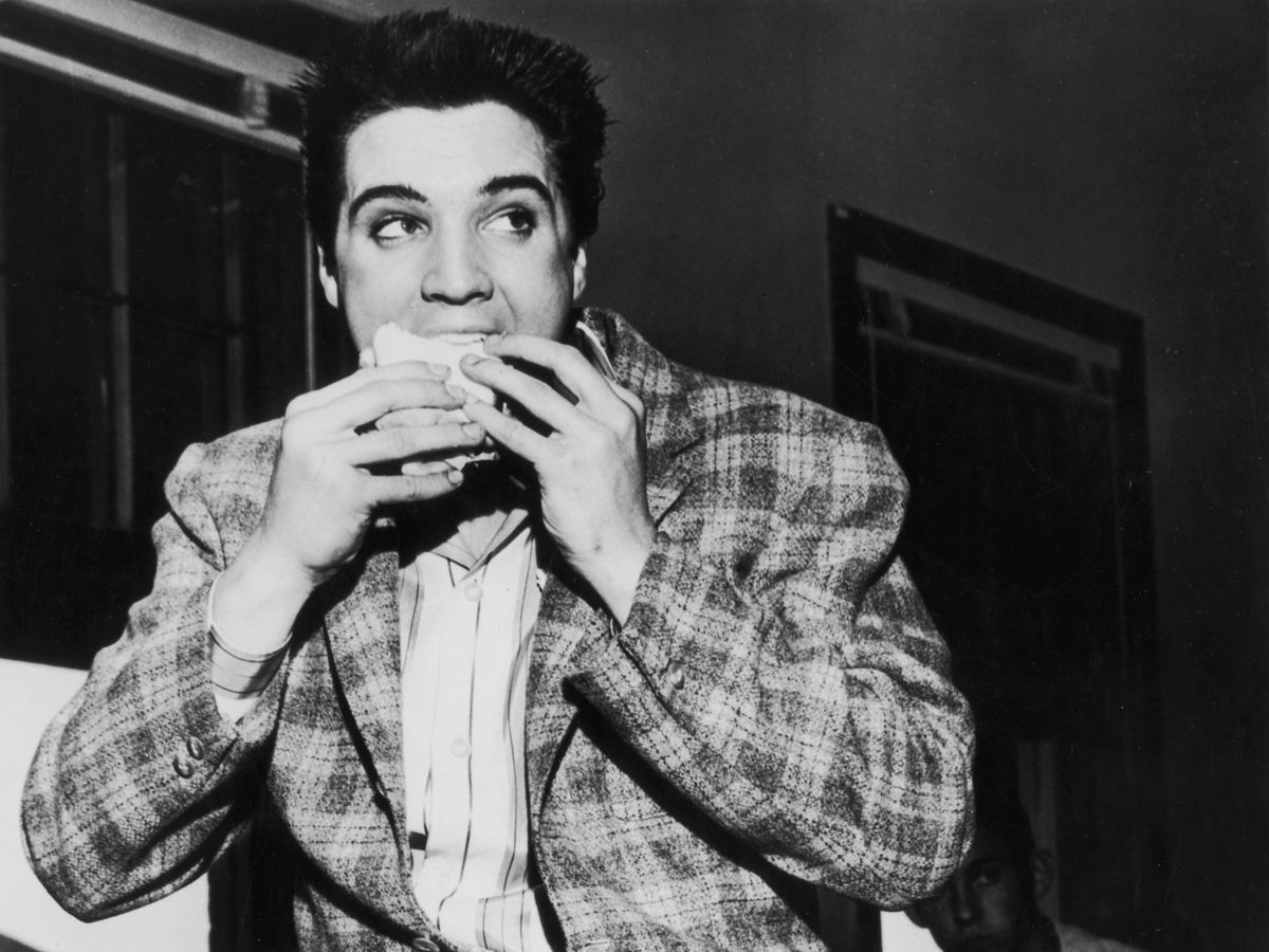Elvis eats 22 Big Macs in a hour in order to avoid meeting Cliff Richard. 1975.
#MusicHistoryInPictures