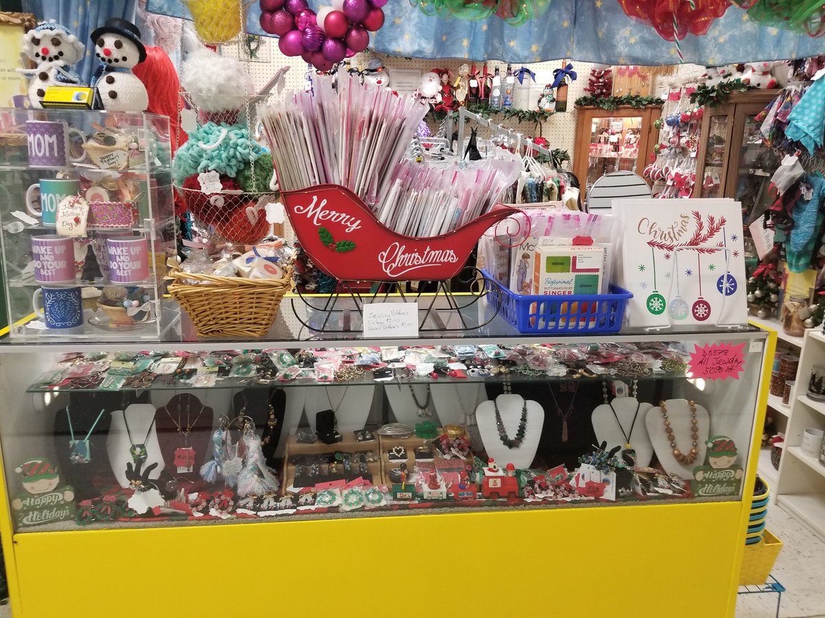 Stylechild1978's tweet image. Christmas has come to Claire's Unique Creations at the Paradise Valley Antique Mall at 3355 Russell Rd. LV, NV, 89121