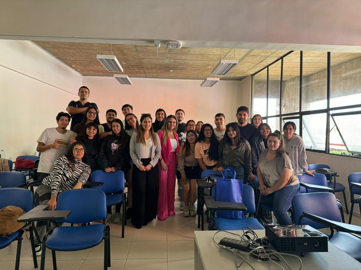 BPSOHospitalIqq's tweet photo. Nuestra coordinadora del programa  #BPSO  @Jessica70027495,  en conjunto con nuestra champion Carolina Morgado, dictando una clase sobre el Programa a los alumnos del 4to año de enfermería de la UNAP. 🫶
@DorisGrinspun 
@rpintornao 
@Hospitaliquique https://t.co/ZLB6A4pEmY