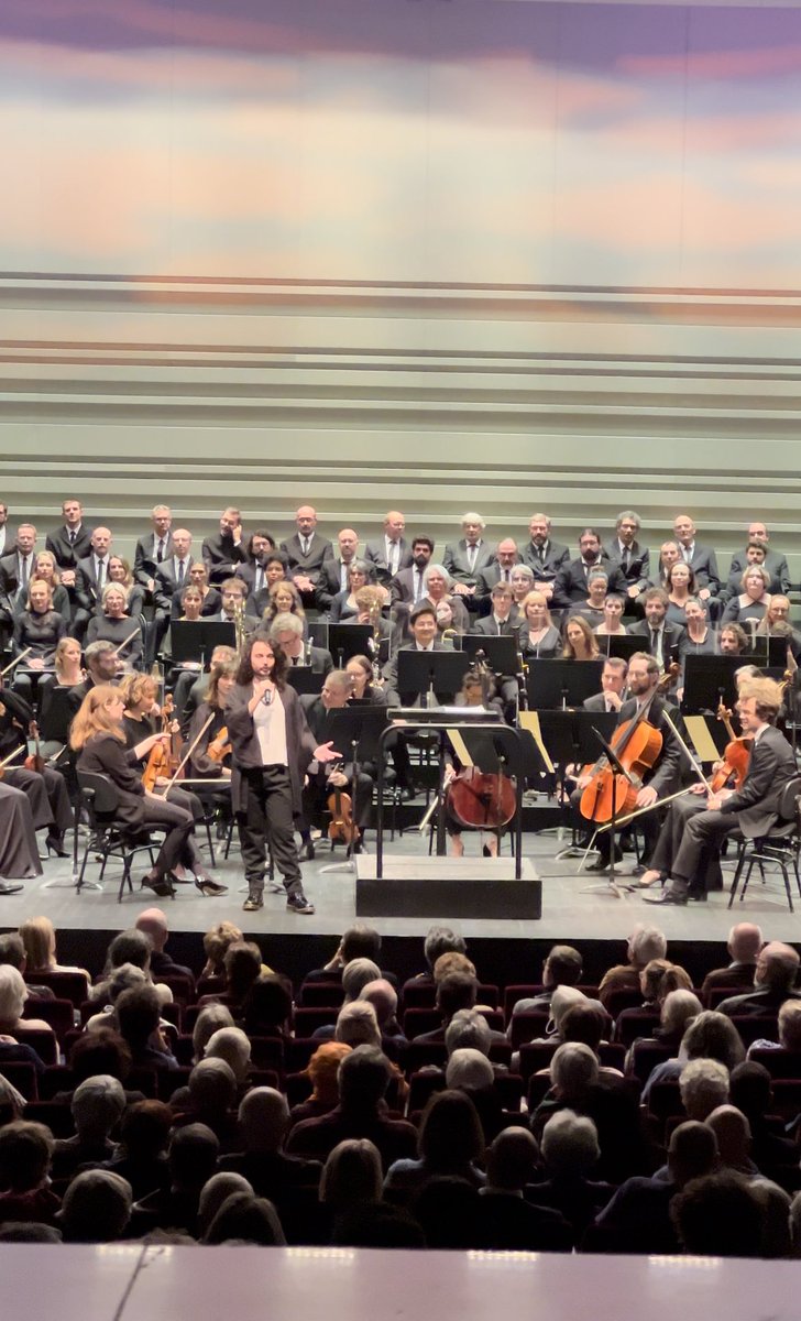 WilliamAucant's tweet photo. 🎼 Émerveillé par la performance magistrale du Requiem de Mozart revisité par #PierreHenriDutron ce soir. 👏 Bravo à l'orchestre de l'@ONPL_orchestre et à son chœur pour leur interprétation époustouflante. La direction de #MathieuRomano a su faire revivre l'âme de #Mozart avec audace et finesse. #Lacrimosa 🥲