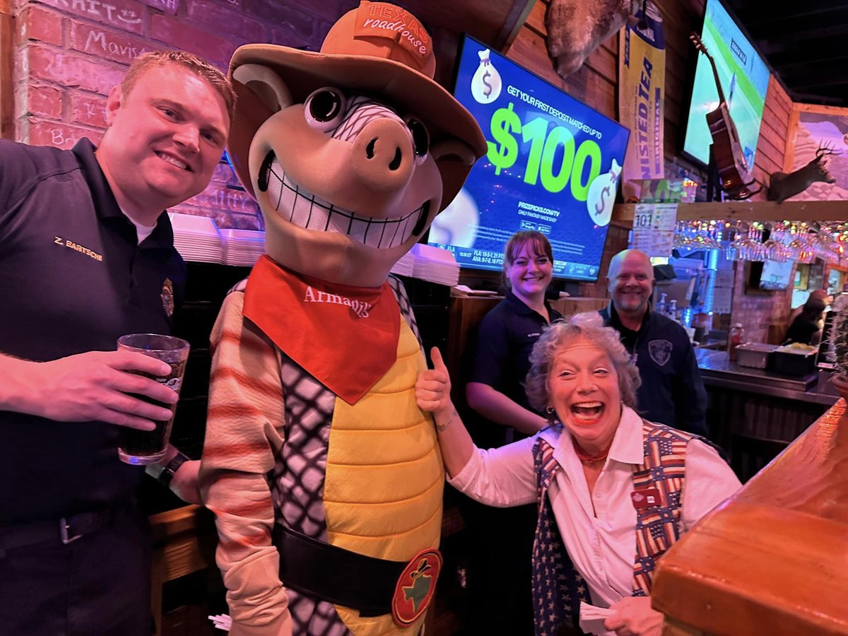 PocatelloPD's tweet image. Thank you Texas Roadhouse for your support during the Tip A Cop event benefitting the local D.A.R.E. program. It was a great success and we look forward to working with Texas Roadhouse again in the future.
#communitycommitment