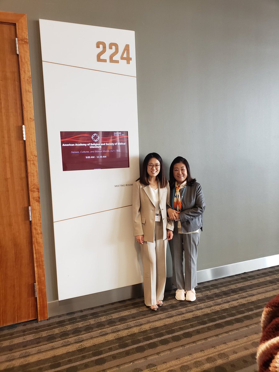 LauraHHui's tweet photo. Last day, best day! Bohye wrapped up #AARSBL23 with a smelly presentation about Revelation. https://t.co/gDvE0aW0fa