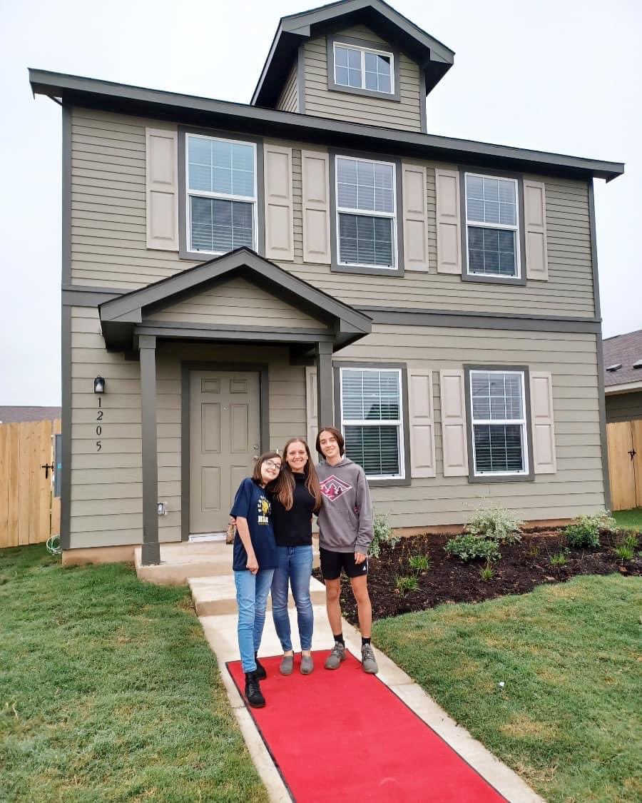 JoshuaBingaman's tweet image. Couldn’t be more happy for Amanda and her awesome family. She is hands down one of the most dedicated and gifted teachers my kids have ever been blessed to have, and we are thankful to call her (and her parents) our dear friends. May their new home be filled with love! #bastrop
