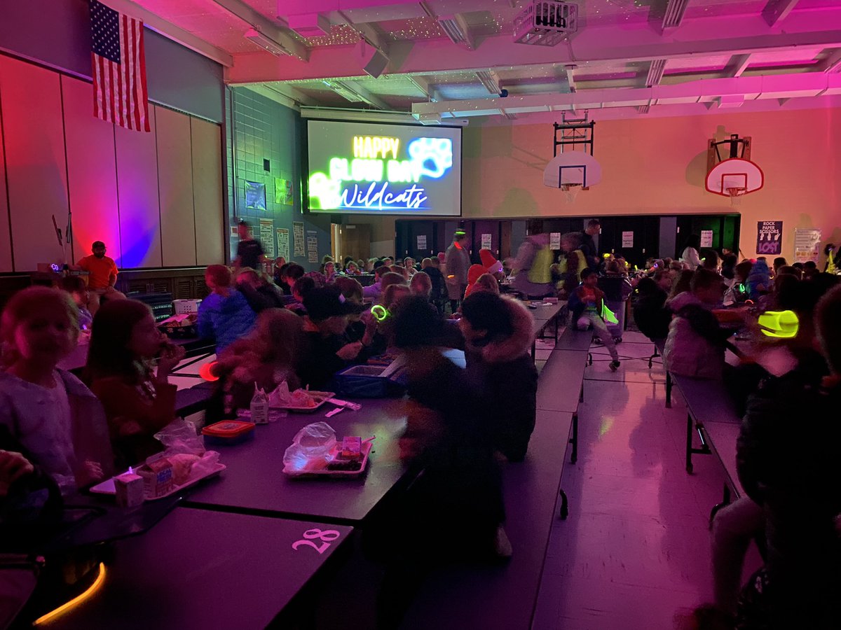 Maplebrook_203's tweet image. Today was GLOW Day to celebrate our students earning 1,000 PROWL prints. We are so proud of you, Wildcats!