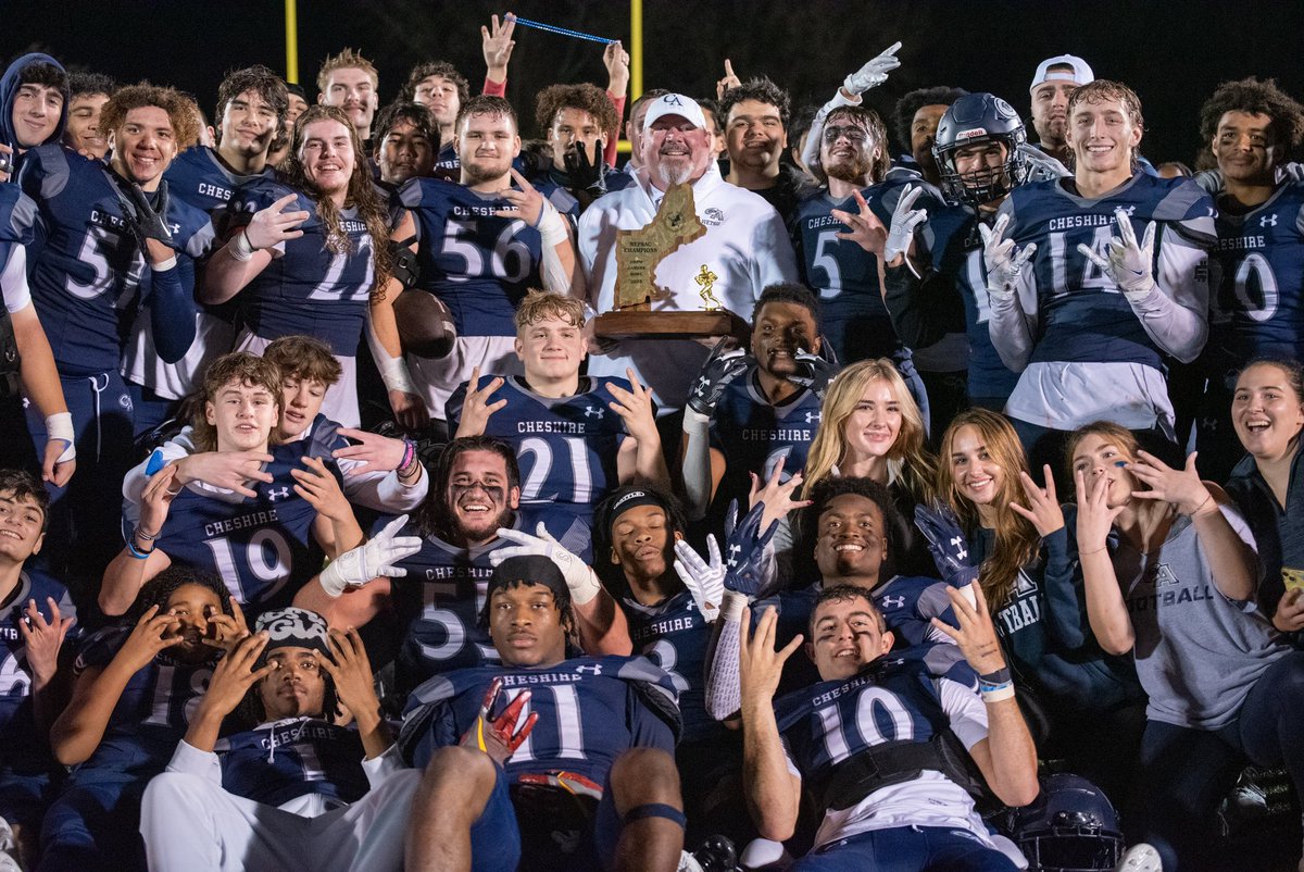 Great way to end the season ! 7-2 bowl winners. Off season training started already ! Back at it again next year . 

Junior season Highlight tape out now: 
hudl.com/v/2McS2g