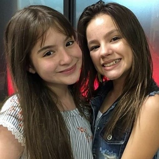 RomeuJulietaNot's tweet photo. A ATRIZ BELA FERNANDES DIZ QUE IRIA NA PRE ESTREIA DE ÀS AVENTURAS DE POLIANA O FILME MAS ATRASOU E PEGOU TRÂNSITO E NÃO DEU PARA IR #AsAventurasDePolianaOFilme https://t.co/4SfHpAtNwL
