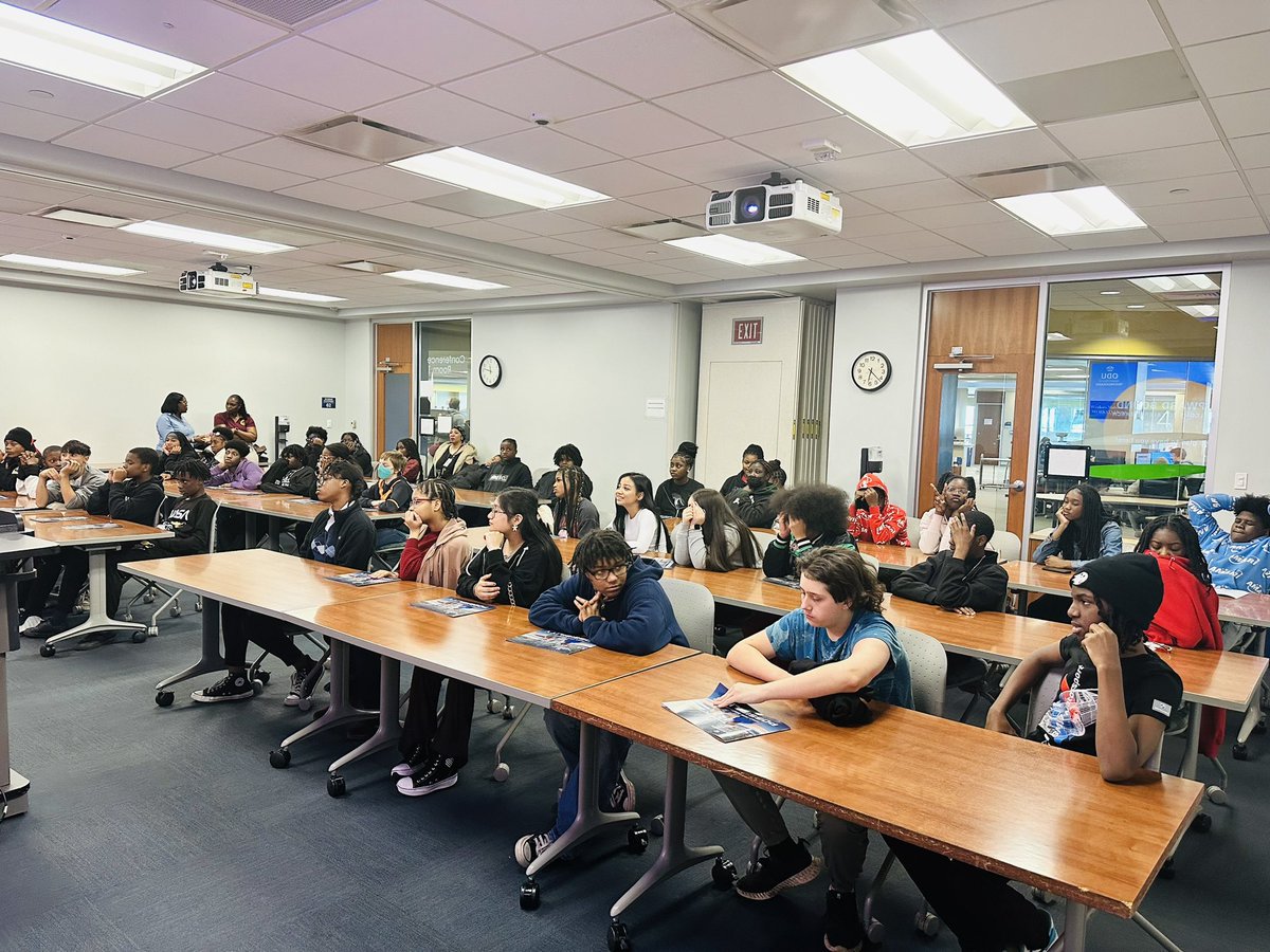 CradockMS's tweet image. Our Admirals had a great visit to ODU! Shout out to Ms. Davis for all she does for us! #CMSpride #PPSshines #UpwardBound #WeRunAsOne @SLMillaci @nicscud @ebracyPPS @DrKisha_Pender @JoyCoppage @drsheriedavis