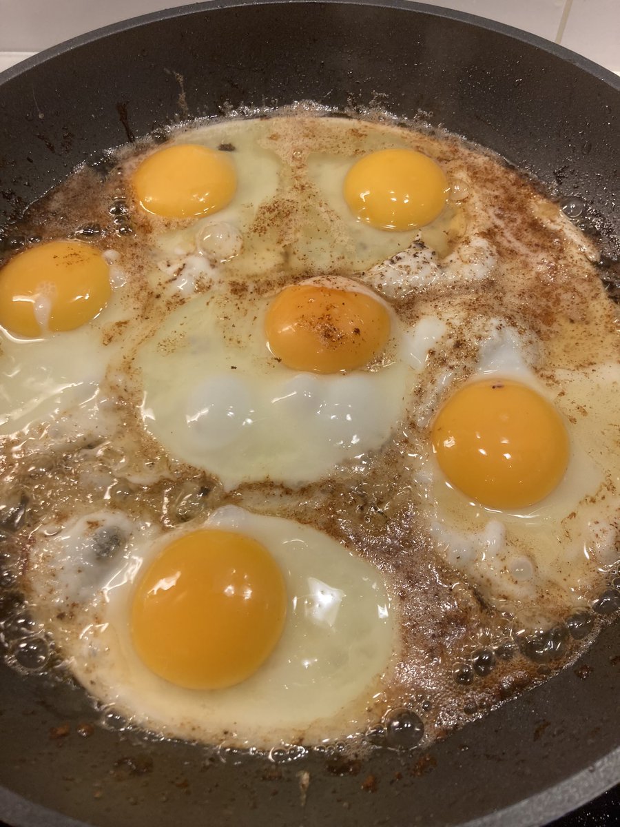 KrisBlackRose's tweet photo. @carnivoremax I love to fry #eggs in the remaining #bacongrease after having pan-seared my bacon 🥓 https://t.co/7kFqWhVVoa