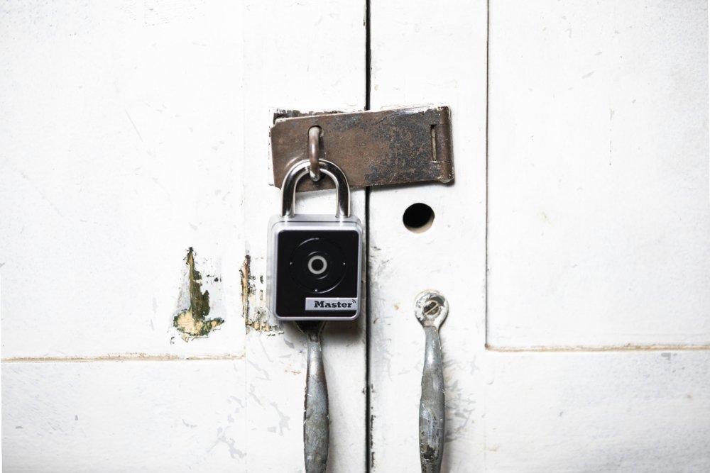 MasterLockUS's tweet photo. Get "smart" with security this holiday season 💡 📱 Lock in 15% off the entire Master Lock Store including Bluetooth padlocks, lockboxes, and much more through Cyber Monday. Shop now: https://t.co/Qipmo1kN8Z

#MasterLock #Bluetooth #BluetoothLocks #Padlocks #Lockboxes https://t.co/5S9OSRT9LP