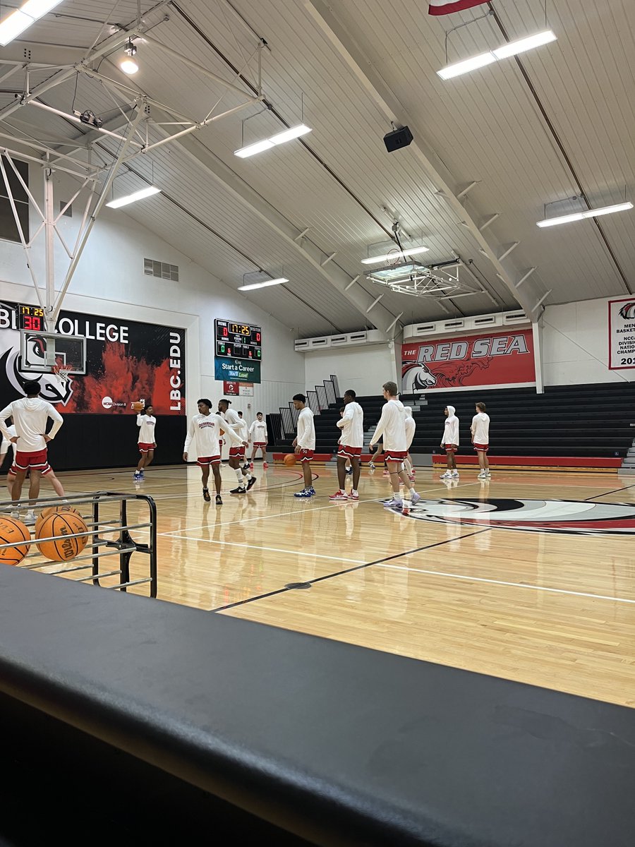 SUHornets's tweet photo. #SUMBB - Just about 10 minutes until Hornets tip off at Lancaster Bible! #GoSUHornets https://t.co/AbOpuM60yF