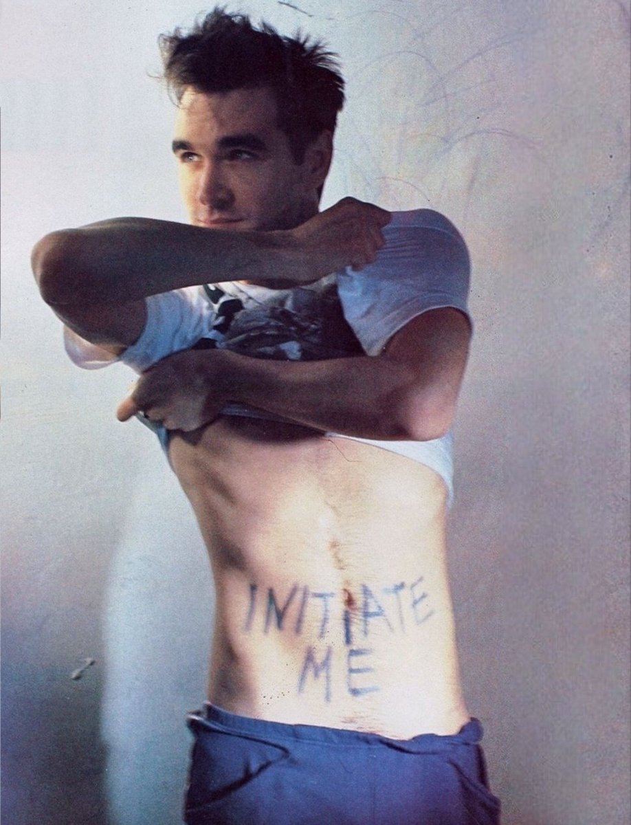 mozpicsdaily's tweet photo. morrissey by peter anderson, 1985 https://t.co/B3rxWs5E9q