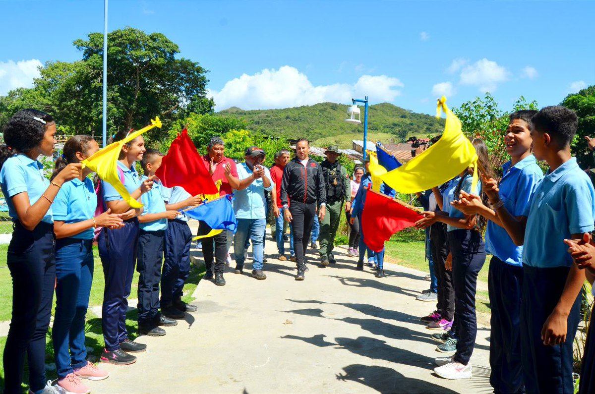 Me llena de gran alegría entregar instituciones rehabilitadas para seguir fortaleciendo la calidad educativa en nuestro estado Guárico. El complejo escolar San Francisco de Macaira quedó hermoso para nuestros niños, niñas y jóvenes.