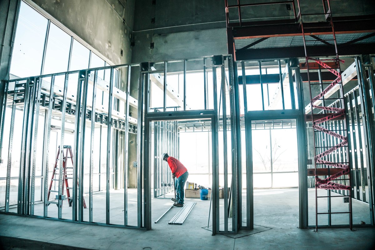 RoncoOmaha's tweet image. Our team is diligently crafting excellence at the heart of I-80 Logistics Hub. We're currently working on flooring and framing of this 320,000 SF warehouse that stands as the pinnacle of the industrial park.  @WhiteLotusGroup 

 #RoncoBuilt #construction  #Omaha #OmahaNebraska