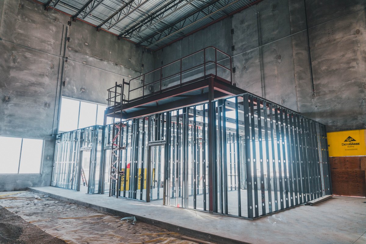 RoncoOmaha's tweet image. Our team is diligently crafting excellence at the heart of I-80 Logistics Hub. We're currently working on flooring and framing of this 320,000 SF warehouse that stands as the pinnacle of the industrial park.  @WhiteLotusGroup 

 #RoncoBuilt #construction  #Omaha #OmahaNebraska