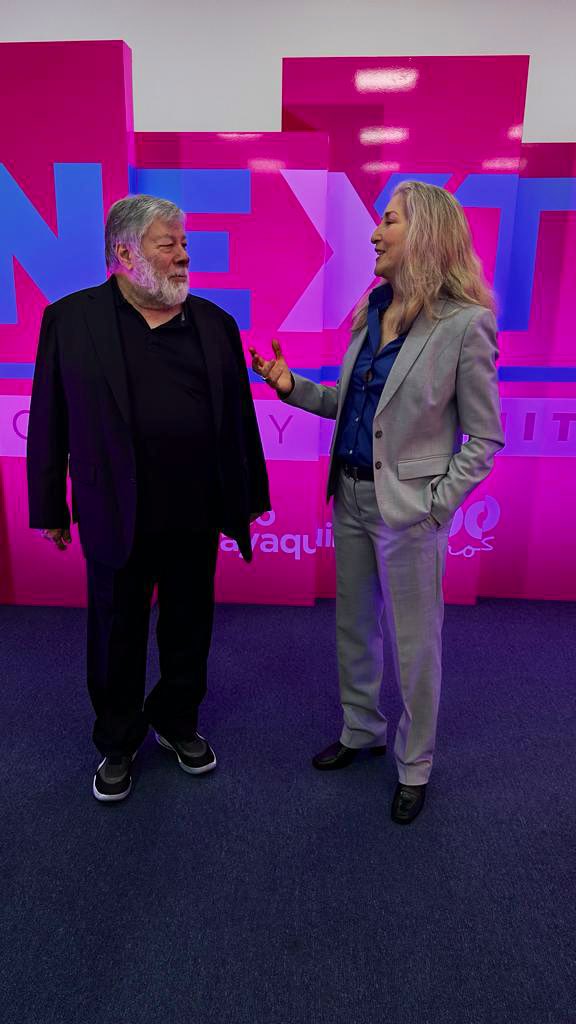 Tiffani_Bova's tweet photo. Thank you Banco de Guayaquil for an amazing day in Ecuador with your clients - and getting the honor of sharing the stage with @stevewoz  🇪🇨 https://t.co/8WqrMwdauT