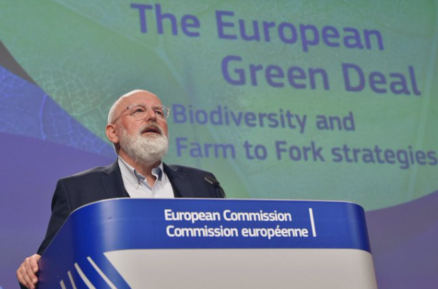 Op de foto ziet u de echte Frans, beste mensen.

Frans geeft geen fuck om jou, Frans geeft om Frans, daarom pakt Frans ook zijn wachtgeld.

Frans verteld ons wat goed voor ons is maar Frans is al 10 jaar weg, daarom komt Frans in elk debat te kort en val hij terug op leugens, op