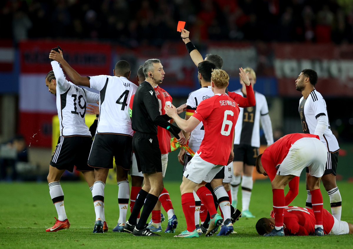 Plettigoal's tweet photo. 📌 Starke Aktion. Leroy #Sané stellt sich nach der Roten Karte proaktiv in der Mixed Zone. Sagt unter anderem: 

„Ich entschuldige mich. Die Niederlage geht auf meine Kappe. Nicht auf die der anderen. Es war Frust dabei.“ 

@SkySportDE 🇩🇪 https://t.co/ykWwErGrP6