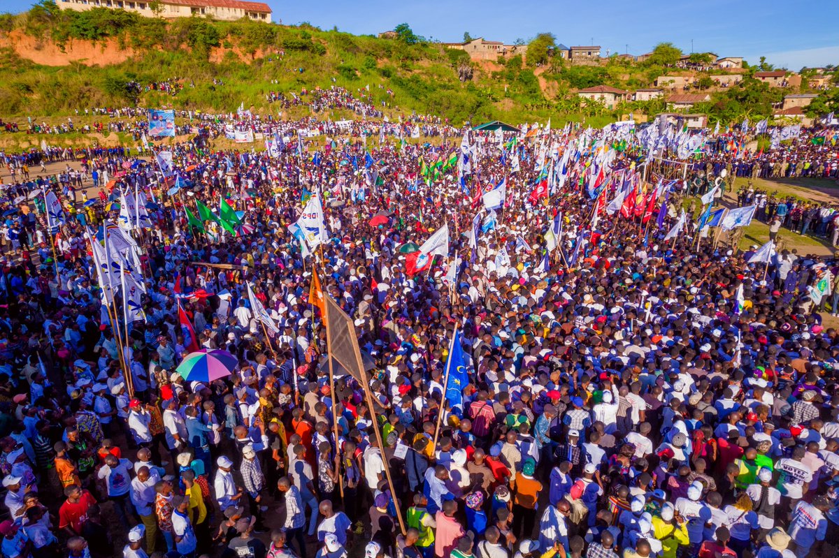 ArmyObjecteur's tweet photo. Après la véritable démonstration de popularité de Félix-Antoine TSHISEKEDI TSHILOMBO à Muanda, le candidat Numéro 20 s'est rendu au terrain Sokol de Boma où une foule toute aussi compacte est venue lui témoigner sa détermination à lui accorder un second mandat.

Béton na Beto, https://t.co/NeeBxhVGOk
