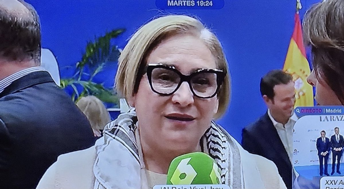 ElenaMarin_RSE's tweet photo. CAPASSAT ??

Ja ho entenc.
És una venjança d’algun estilista l’hi devia tenir jurada.
No hi trobo cap més explicació. https://t.co/nxNvLeGOtQ