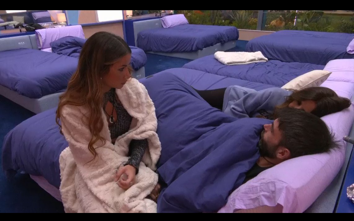 librosnegros's tweet photo. Velando el cuerpo.

#GHVIP21N #GHVIP22N #ghvip #ghvipdirecto https://t.co/0m7BkBsks5