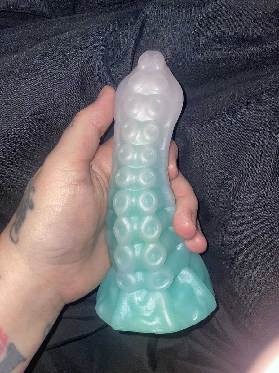 Enviiigoddess's tweet photo. You can get this amazing toy from @lezovibes99 😈💕 I love it sm https://t.co/6QE7vlwM0Z