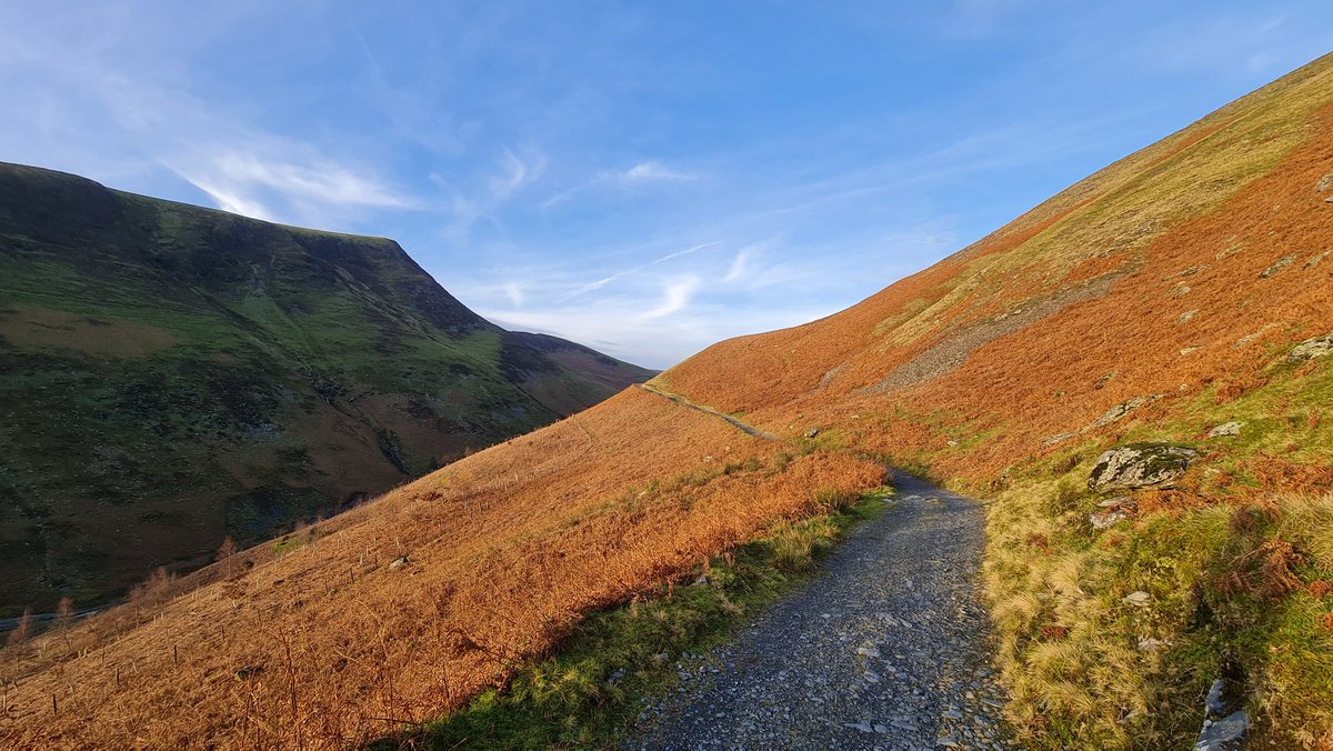 SGSGeographyDpt's tweet photo. Amazing autumnal colours on Blencathra 🧡

#SGSGeography #Geography #blencathra #outdoorclassroom #fieldtrip #SGSDifference #NEA https://t.co/1eKeVXPj2n