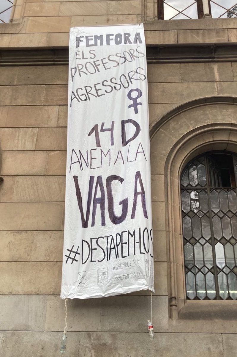 🟣#Vaga14D 

❗️Les aules són un espai de reproducció de les dinàmiques de la nostra societat capitalista i patriarcal. La figura del professor genera un rol de poder que situa a les estudiants en una posició de submissió. 

…👇👇👇👇👇