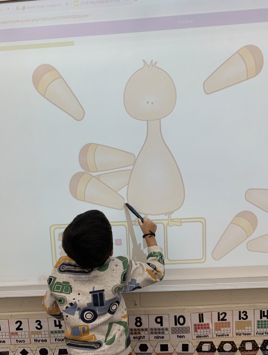 Mrs_Mack23's tweet photo. We practiced taking turns and making turkeys today during our social emotional group time! #EMKPRIDE https://t.co/TEB5dUwDXB