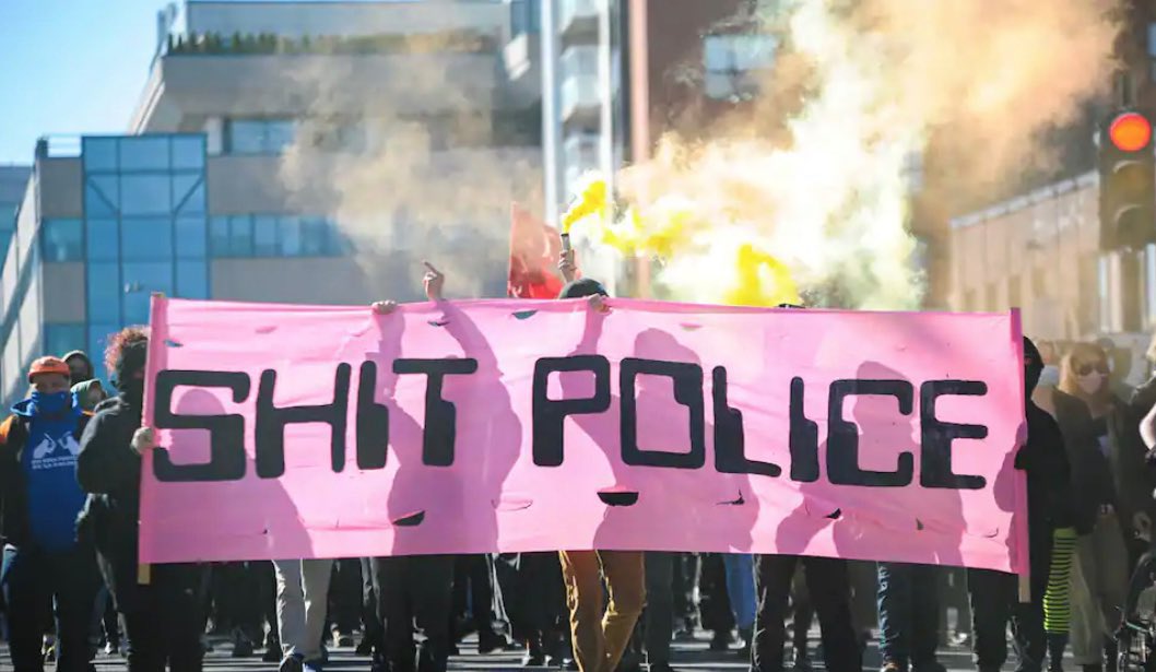 MTL Anarchist Bookfair 🏴 tweet media