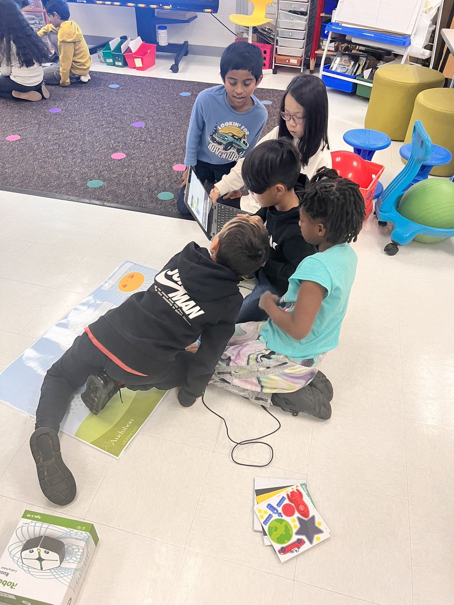 shawkinsGPE's tweet photo. We enjoyed using the 5c’s and our knowledge about the water cycle to code our robots to complete the cycle. Thanks for facilitating this activity! @MrsAllenGPEIFT 
@MrsBeltranGPE @GoshenPostES https://t.co/qNAhbiVrXt