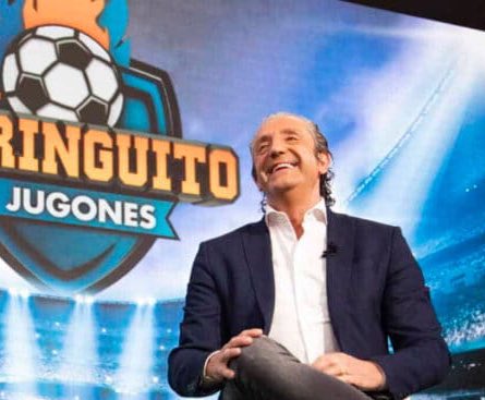 Taylor Swift ha revelado a Elle que su programa favorito es "El Chiringuito de Jugones":

"Llevo obsesionada con este programa desde hace bastante tiempo, lo considero una maravilla, mis tertulianos favoritos son Jorge D'Alessandro y Quim Domènech. " dijo entre risas la cantante.