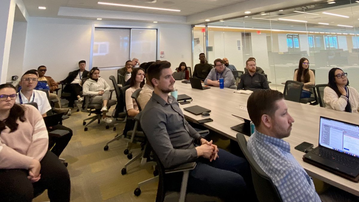JimHolborow's tweet photo. Thanks to @CreditOneBank guru @nathangmz for holding court today to dish on social trends, strategies, and workflows. #Engage #DeliverValue #LiveLarge https://t.co/We7RHQBkfu