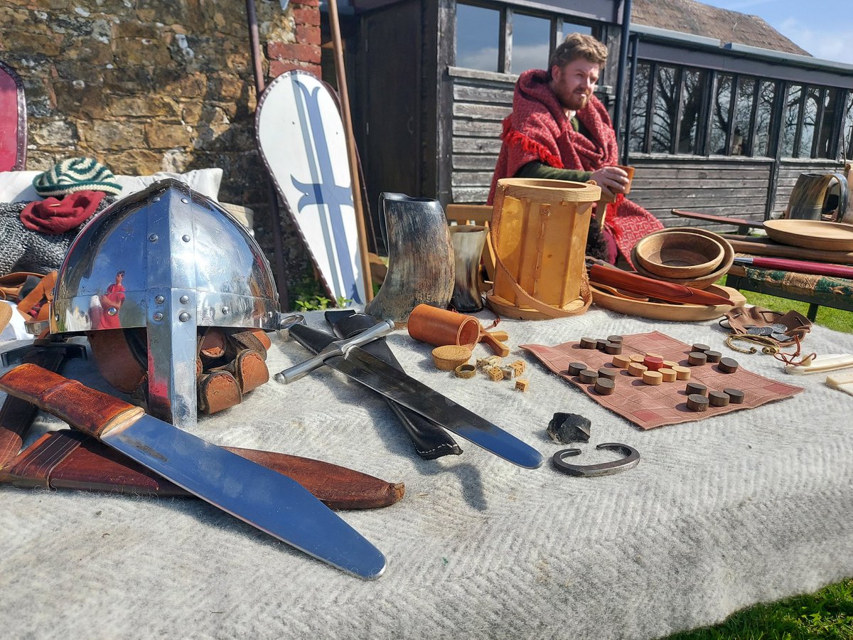 BignorVilla's tweet photo. #Museum30 Day 18 #Last12months It has been a busy year at @BignorVilla we have had re-thatching, events and television appearances to name a few. Here's to the next 12 months!!
#yearinthelife #sussexattractions #Romans https://t.co/uDy2yRCcDf