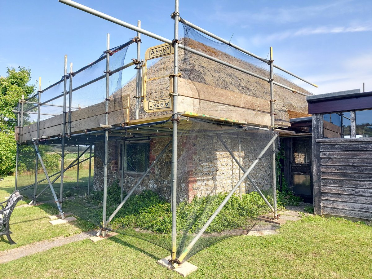 BignorVilla's tweet photo. #Museum30 Day 18 #Last12months It has been a busy year at @BignorVilla we have had re-thatching, events and television appearances to name a few. Here's to the next 12 months!!
#yearinthelife #sussexattractions #Romans https://t.co/uDy2yRCcDf