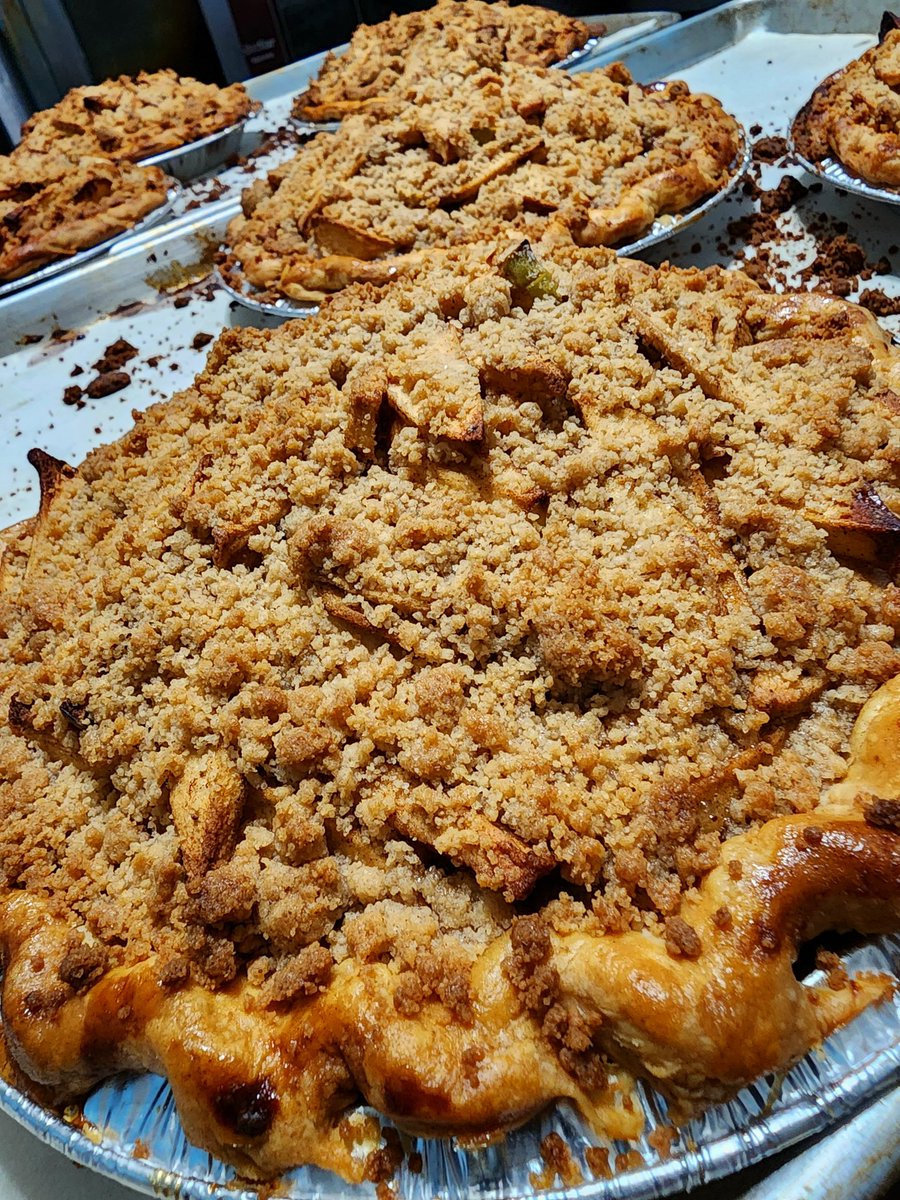 We got you covered for dessert this #Thanksgiving ! 🍎🍎🍎
#applecrisp #fromscratch #handmade #cupcakecarnivale